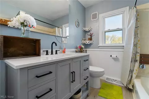 Bath - 5261 Dailey Rd, New Franklin, OH 44319 photo 2 of 4