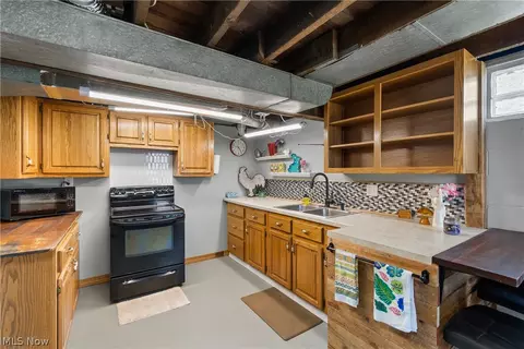 Kitchen - 5261 Dailey Rd, New Franklin, OH 44319 photo 6 of 6