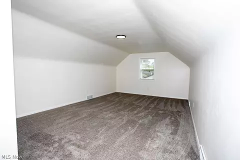Bedroom - 556 Idora Ln, Struthers, OH 44471 photo 1 of 2