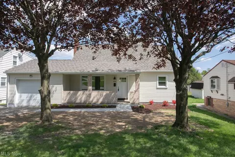 Exterior - 556 Idora Ln, Struthers, OH 44471 photo 2 of 7