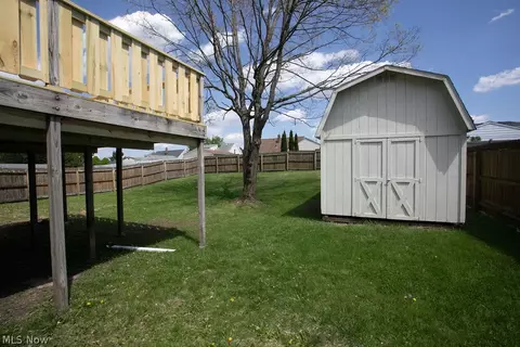Exterior - 556 Idora Ln, Struthers, OH 44471 photo 6 of 7