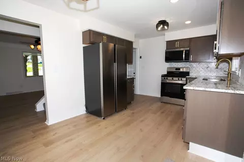 Kitchen - 556 Idora Ln, Struthers, OH 44471 photo 1 of 2