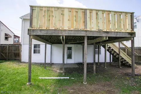 Exterior - 556 Idora Ln, Struthers, OH 44471 photo 5 of 7