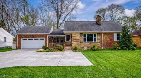 2031 W Pleasant Valley Rd, Parma, OH 44134