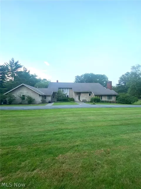 2021 Lyndway Rd, Cleveland, OH 44121