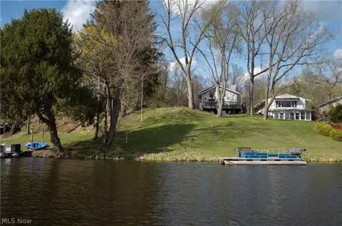73 Cherry Dr NW, North Canton, OH 44720