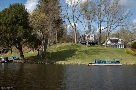 73 Cherry Dr NW, North Canton, OH 44720