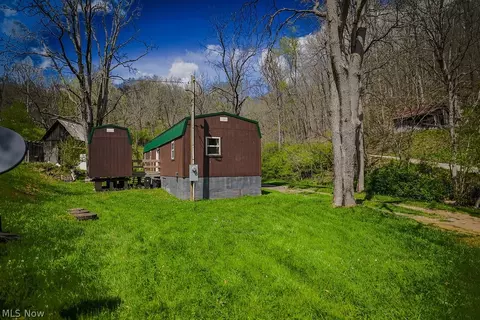 1547 Providence Rd, Elizabeth, WV 26143