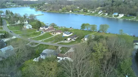 573 W Mohawk Dr, Malvern, OH 44644