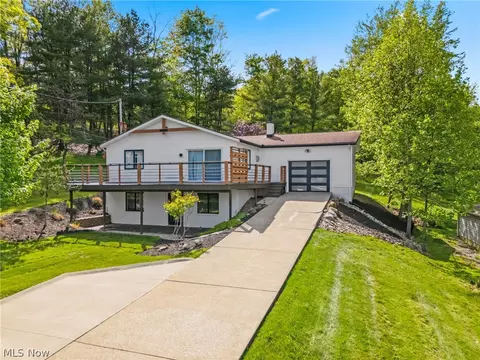 573 W Mohawk Dr, Malvern, OH 44644
