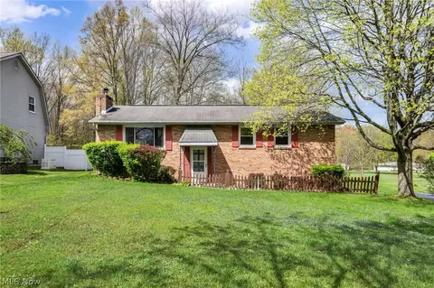 3446 Niles Carver Rd, Mineral Ridge, OH 44440