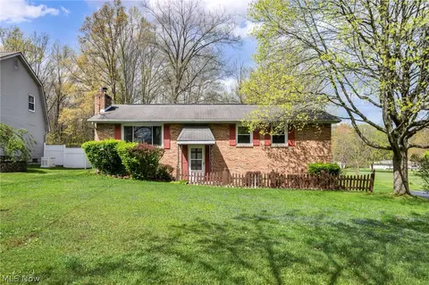 3446 Niles Carver Rd, Mineral Ridge, OH 44440