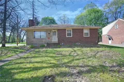 11 Brookline Ave, Youngstown, OH 44505