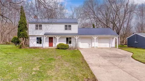 8051 Wren Dr, Macedonia, OH 44056