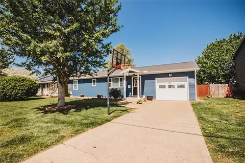 1586 Gene St, Belpre, OH 45714