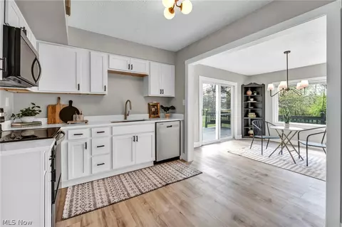 375 Hillside Rd, Seven Hills, OH 44131 photo 8