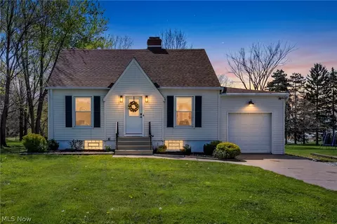 375 Hillside Rd, Seven Hills, OH 44131 photo 2
