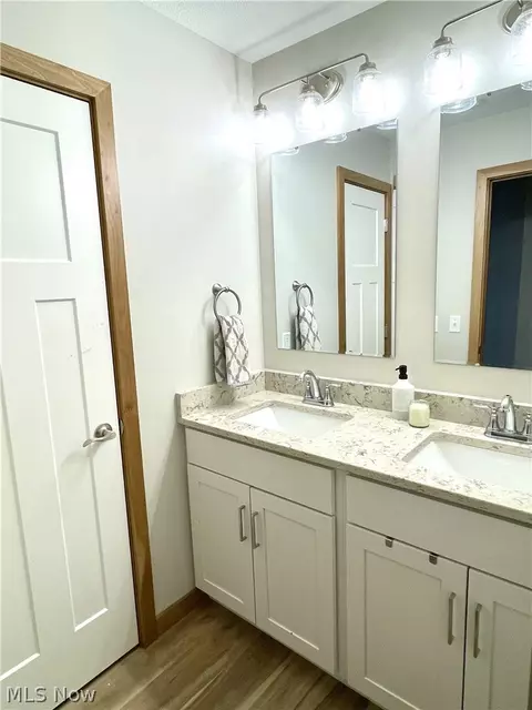 Bath - 234 E Ohio Ave, Dover, OH 44622 photo 3 of 4