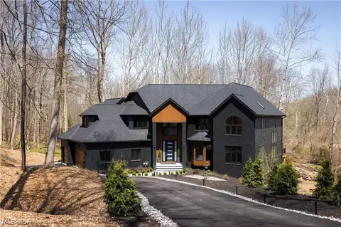 6100 Loch Lomond Ct, Solon, OH 44139