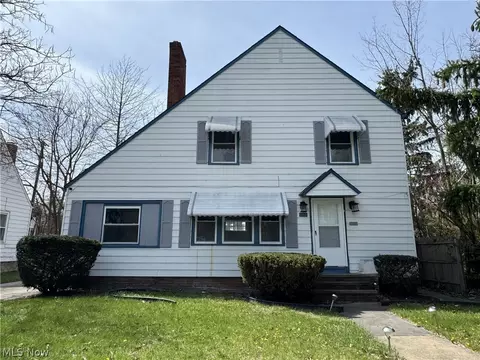 888 Medford Rd, Cleveland Heights, OH 44121