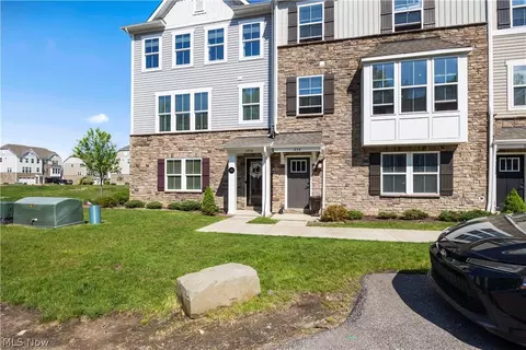 1454 Caymus Ct, Avon, OH 44011