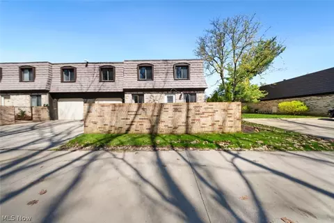 723 Tollis Pkwy, Broadview Heights, OH 44147