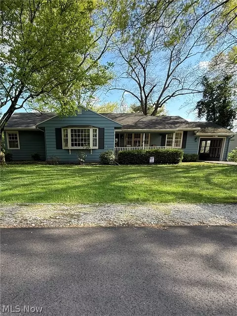 1939 Fulton Dr, Coshocton, OH 43812