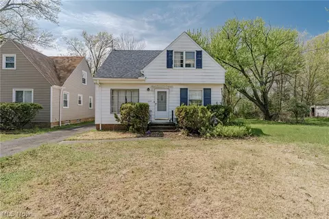 1004 Woodview Rd, Cleveland Heights, OH 44121