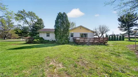 2114 E Turkeyfoot Lake Rd, Akron, OH 44312