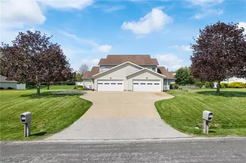 1995-1997 Rolling Meadows Ln, Akron, OH 44312