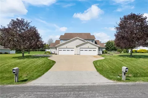 1995-1997 Rolling Meadows Ln, Akron, OH 44312