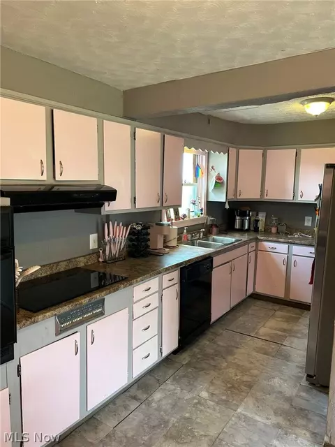 Kitchen - 676 Kipling St, Akron, OH 44306 photo 1 of 1