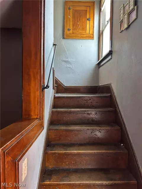 Entry Way - 676 Kipling St, Akron, OH 44306 photo 1 of 3
