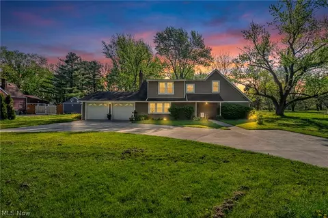 8689 Stearns Rd, Olmsted Twp, OH 44138