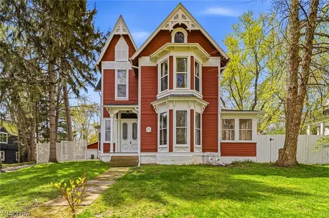 214 N Hambden St, Chardon, OH 44024