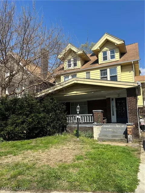 899 Herrick Rd, Cleveland, OH 44108