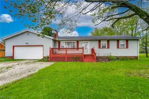 15390 Cenfield St NE, Alliance, OH 44601