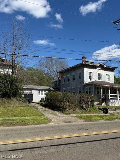 672 3rd St SE, Massillon, OH 44646