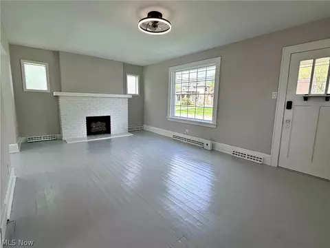 Living - 696 E Ohio Ave, Sebring, OH 44672 photo 3 of 5
