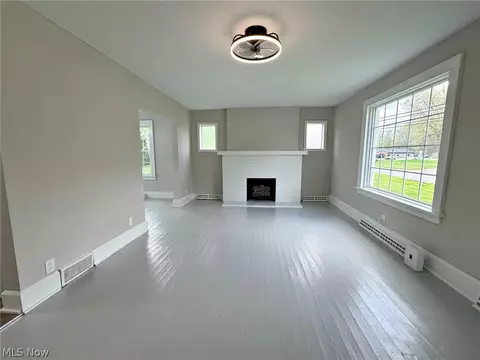 Living - 696 E Ohio Ave, Sebring, OH 44672 photo 1 of 5