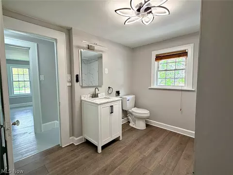 Bath - 696 E Ohio Ave, Sebring, OH 44672 photo 2 of 5