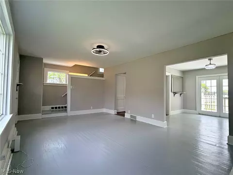 Living - 696 E Ohio Ave, Sebring, OH 44672 photo 4 of 5