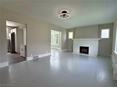 Living - 696 E Ohio Ave, Sebring, OH 44672 photo 2 of 5