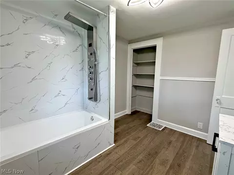 Bath - 696 E Ohio Ave, Sebring, OH 44672 photo 3 of 5