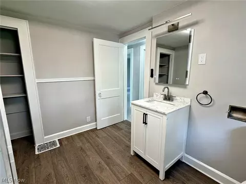 Bath - 696 E Ohio Ave, Sebring, OH 44672 photo 5 of 5