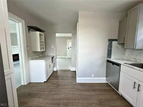 Entry Way - 696 E Ohio Ave, Sebring, OH 44672 photo 1 of 2