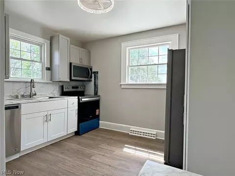 Kitchen - 696 E Ohio Ave, Sebring, OH 44672 photo 2 of 6