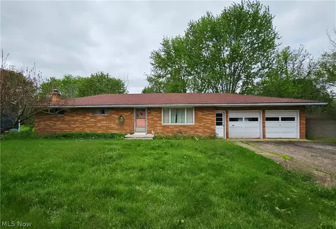 13681 Kaufman Ave NW, Hartville, OH 44632