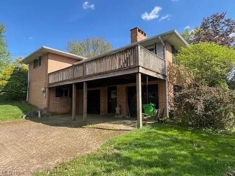 1616 Woodland Dr, Coshocton, OH 43812