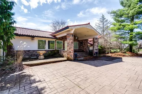 4861 Royalton Rd, North Royalton, OH 44133